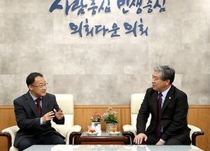 송한준 의장, 수원고법에 자치분권·지역균형발전 기여 당부...김주현 수원고등법원장 접견