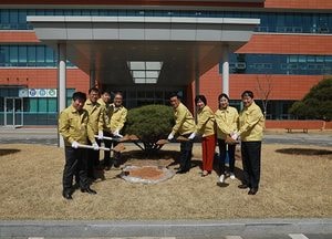 이재정 道교육감,  북부청사서 기념 식수