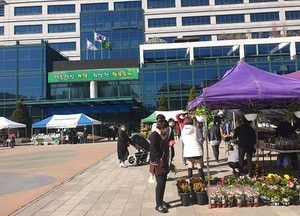 계양구, 농산물 직거래 장터 ‘인기’…매주 금요일 11월 8일까지 운영