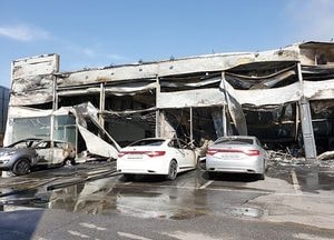 파주 문발동 보관창고 화재…승용차 3대 불타