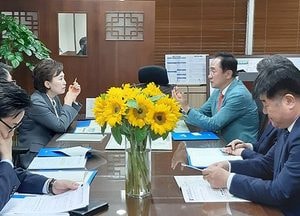 정장선 평택시장, 김현미 국토교통부 장관 만나 지역 현안 논의