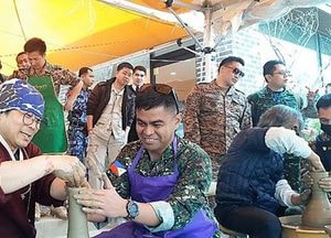 ‘이천도자기축제’ 합동군사대학교 국방어학원 28개국 군인 방문 큰 호응