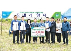 “풍년을 기원합니다”… 포천 모내기 시연