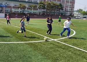 여주가남초교, 학생·교직원 함께하는 축구경기 열어