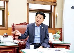 [인터뷰] 권영화 평택시의회 의장 “시민과 소통하며 적극적 의정활동 펼칠 것”