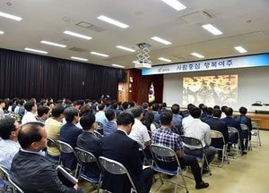 여주시, 6월 월례조회 개최…업무 추진 유공자 시상