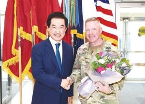 안병용 의정부시장, 미2사단 이·취임식 참석…한미동맹 지속 다짐