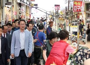 김희겸 부지사, 구리 전통시장 방문…상인 격려, 상인 간담회서 신규사업 논의