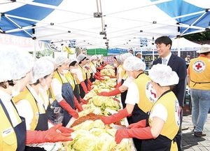 하남시자원봉사센터, '사랑의 여름김치 나누기' 봉사 활동 가져