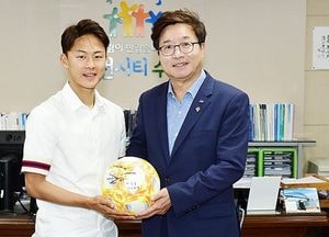 염태영 수원시장, 축구 국가대표 이승우 선수 격려