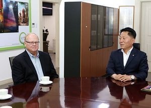 장덕천 부천시장, 미국 온세미컨덕터 회장 만나