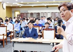 “스몰베팅 방식으로 일자리 정책 분권해야” 염태영 수원시장, 고용노동부서 강연