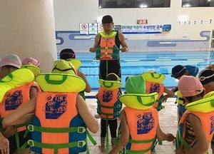 과천시설관리공단, ‘가족생존수영교실 더 투게더’ 추가 운영