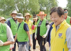 정재호 의원, 창릉천 가을꽃축제 준비작업 참석… 완전한 복귀 알려
