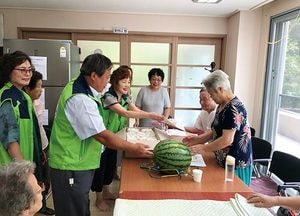 영종1동 지역사회보장협의체, 어르신들 건강한 여름나기 지원