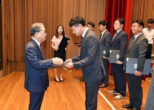이재정 경기 교육감, 신규 임용 489명에 임명장 수여