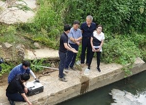 인천 서구의회 악취발생 근절 특위, 검단천·나진포천 현장 방문