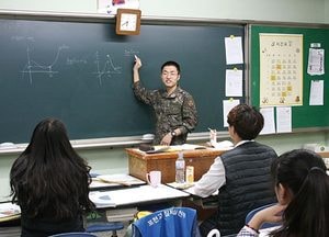 육군 106정보통신단 장병들, 지역 학생 대상 학습 지도