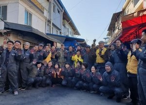 평택시기자단-미8군‧적십자‧삼성전자 등 ‘사랑의 연탄 나눔 행사’ 가져