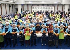 경기도의회, 홍보대사 현숙·김종석과 함께한 ‘사랑의 김치’ 따뜻한 마음 나눠