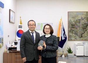 대한민국임시정부 기념사업회, 은수미 성남시장에게 감사패 전달