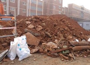 학교 증축공사 중 발생한 폐기물이 무려 100톤