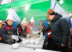 백군기 용인시장, 석성산서 1500명 시민과 해맞이