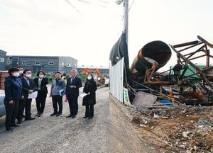 화성시의회 경제환경위, 향남 폐기물처리업체 화재 현장점검