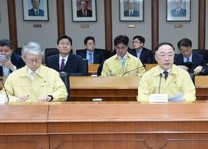 정부, 코로나19 확산 대응으로 예비비 지출 카드 꺼내