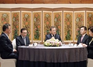 문 대통령·여야 4당, 코로나19 해결 위한 초당적 협력 합의