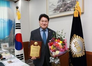 안지찬 의정부시의회 의장, ‘지방의정봉사대상’ 수상