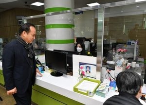 양평군, 민원창구 가림막 설치…코로나19 확산 방지 대책 일환