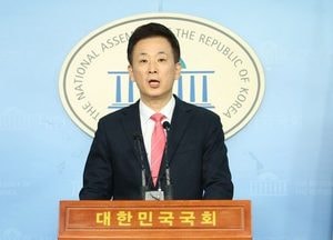 박근혜 '옥중 편지' 공개..."거대 야당 중심으로 힘 합쳐달라"