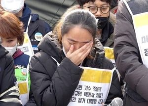 [포토] 故 문중원 기수 부인 오은주 씨, 무기한 단식 돌입