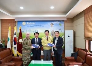 미8군 에드워드 린치 대령, 평택시의회 방문 환담나눠