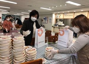 부천시, 어르신에게 간편식 배부 등 감염 예방 지도·점검
