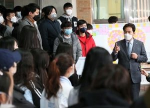 백군기용인시장, 격리 해제 단국대 중국인 유학생 격려