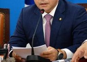 중국 우한기업인聯, 마스크 등 전해와 환호