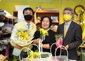 이강호 남동구청장, 화훼농가 돕기 적극 동참