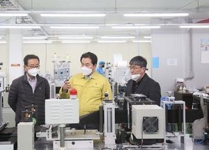 백군기 용인시장, 착한 마스크 업체 방문 격려