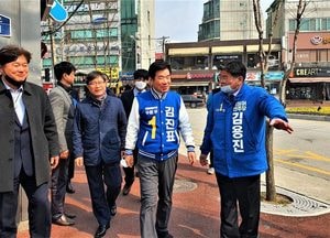 김용진 민주당 이천시 예비후보, 김진표 의원과 장호원읍 방문