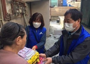 계양구, 코로나로 지친 저소득층에 마스크와 부식 지원