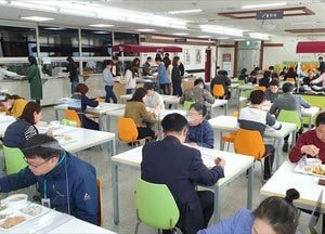 부평구, 코로나19 확산방지 위한 구내식당 식탁 칸막이 설치