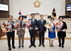 용인시의회 의원들 제9회 의정활동 우수의원상 수상