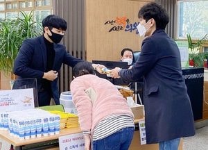 의왕시, 손소독제·도로명주소 홍보물 함께 배포 중