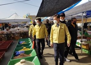김포시 재난기본소득 선불카드 배부 시작···5일장도 개장
