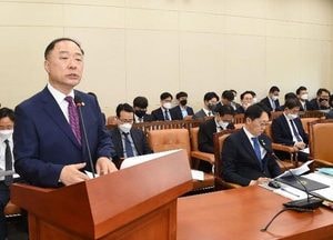 홍남기 부총리 “소상공인 대상 3~4%대 금리 대출 추가 지원”