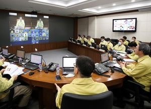 정세균 총리 “6일부터 생활 속 거리두기 전환”