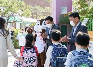 용인시 백군기 시장 성복초 중 격려 및 방역 점검