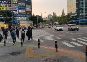 안양시 횡단보도 바닥 신호등 교통사고 예방한다